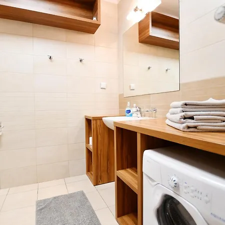 Navigator-portowa 28 *