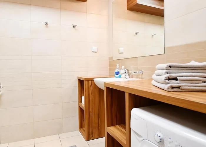 Navigator-portowa 28 *