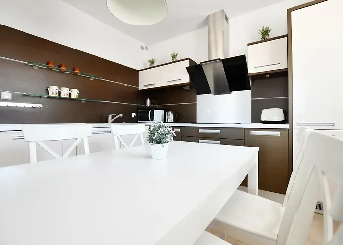 Navigator-portowa 28 *